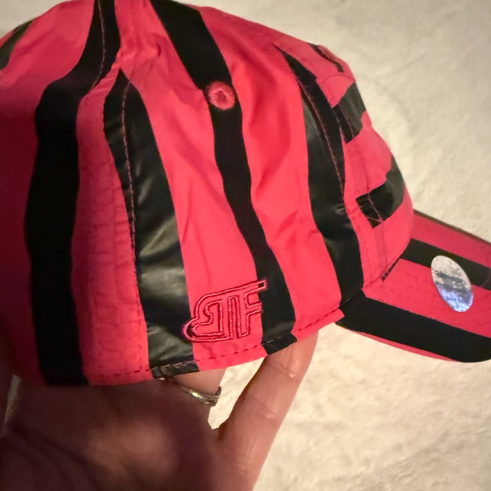 💕NEW~VS PINK STRIPED HAT💕 - Picture 6 of 10